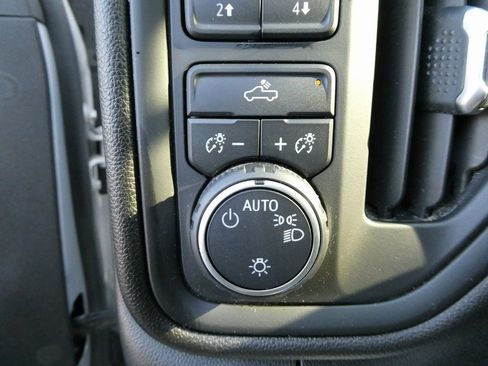 Used 2021 Chevrolet Silverado 1500 Custom Trail Boss image 24