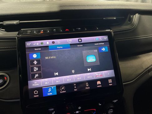 Used 2023 Jeep Grand Cherokee Limited w/ Black Appearance Package image 19