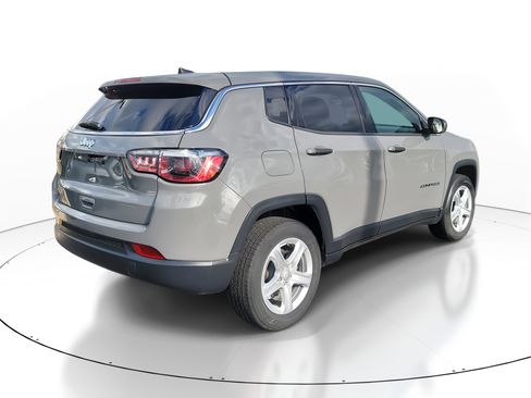 Used 2023 Jeep Compass Sport image 6