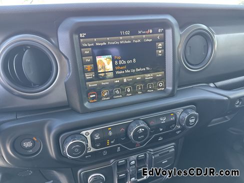 Used 2023 Jeep Gladiator Willys image 32