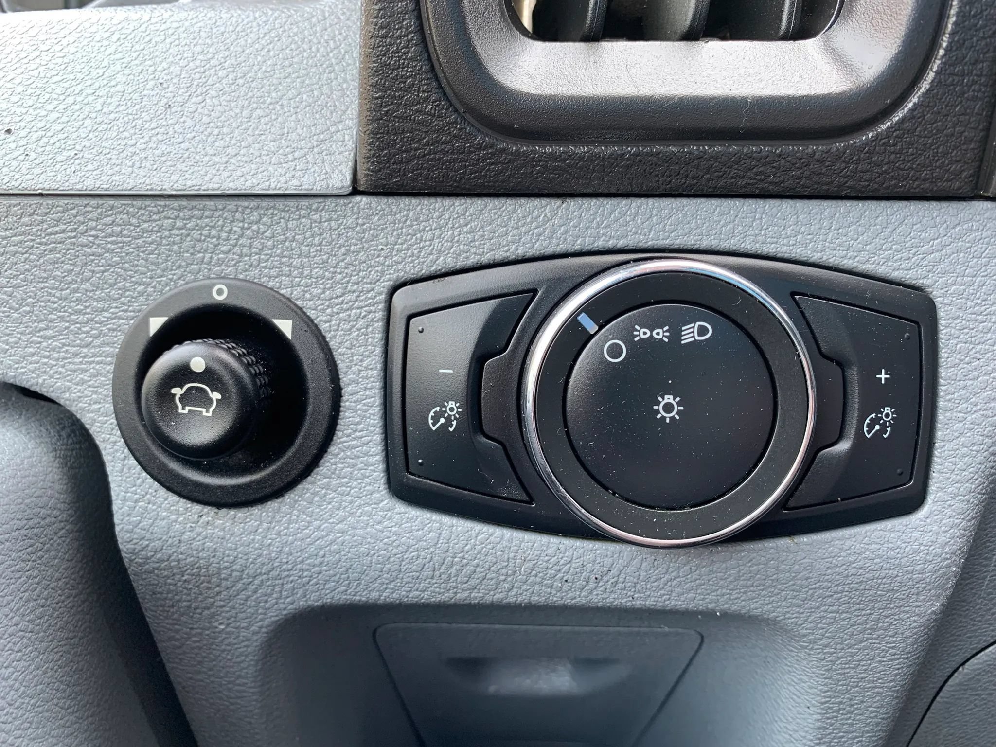 Used 2019 Ford Transit 350 148 Low Roof RWD image 16