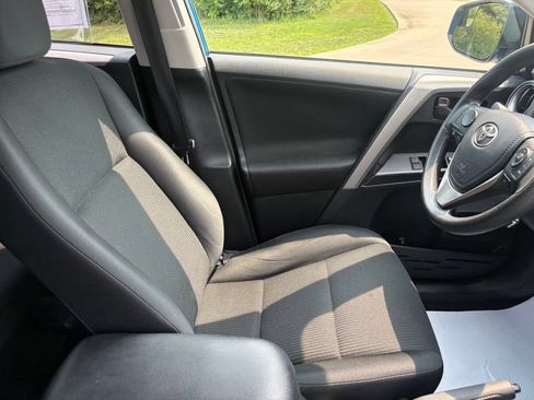 Used 2018 Toyota RAV4 LE w/ All Weather Liner Package FWD image 29