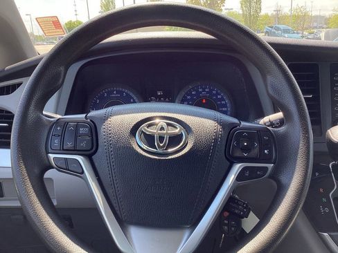 Used 2020 Toyota Sienna LE FWD image 28