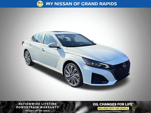 New 2026 Nissan Altima 2.5 SV w/ SV Premium Package AWD/4WD image 9