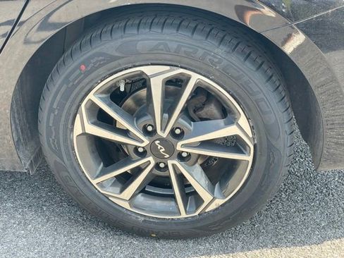 Used 2022 Kia Forte LXS FWD image 25