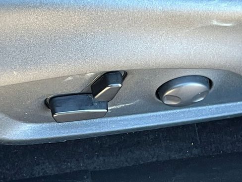 Used 2025 Jeep Compass Limited image 23