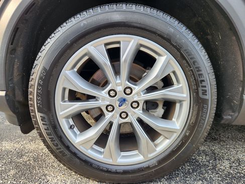 Used 2020 Ford Explorer XLT w/ Equipment Group 202A image 22