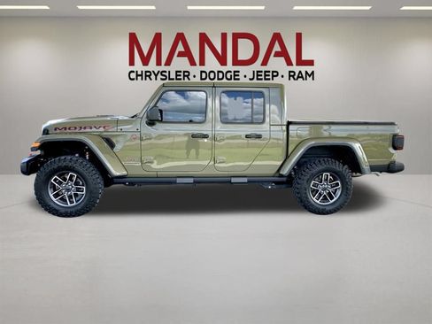 Used 2025 Jeep Gladiator Mojave w/ Convenience Group AWD/4WD image 9