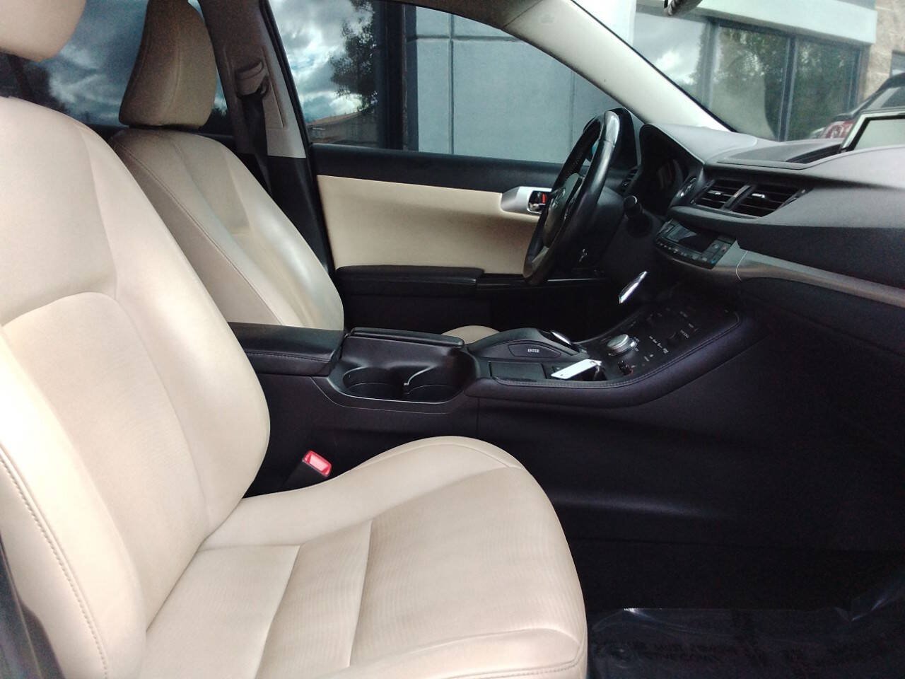 Used 2013 Lexus CT 200h w/ Premium Pkg w/Navigation FWD image 13
