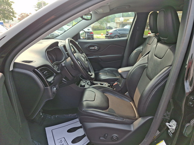 Used 2021 Jeep Cherokee Latitude Plus AWD/4WD image 13