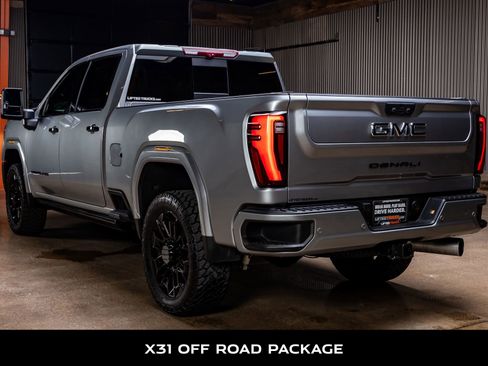 Used 2025 GMC Sierra 2500 Denali Ultimate image 6