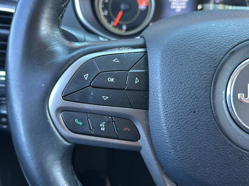 Used 2019 Jeep Cherokee Overland w/ Technology Group image 26