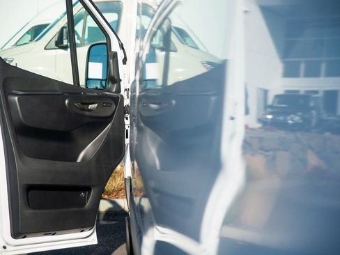 New 2025 Mercedes-Benz Sprinter 4500 image 19