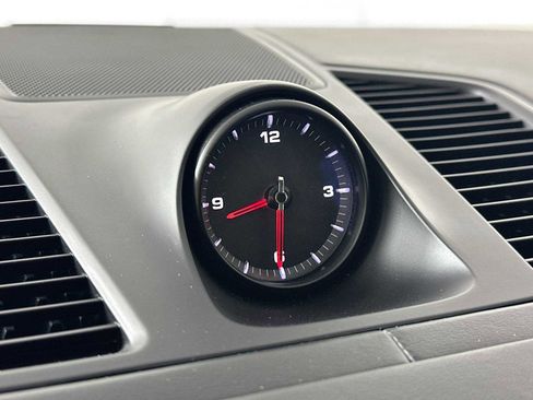 Certified 2022 Porsche Cayenne Platinum Edition image 16