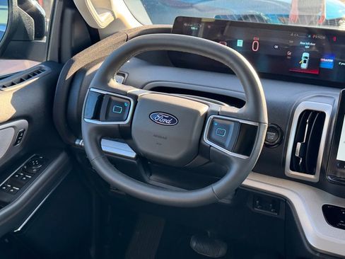 Certified 2025 Ford Expedition Active image 21