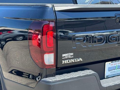 Certified 2025 Honda Ridgeline Sport image 8