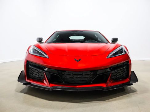 Used 2025 Chevrolet Corvette Z06 w/ Z07 Performance Package RWD image 25