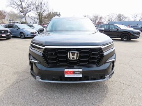 New 2025 Honda Pilot Touring image 6