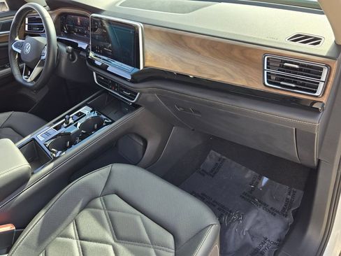 Certified 2026 Volkswagen Atlas SE w/ Panoramic Sunroof Package FWD image 20
