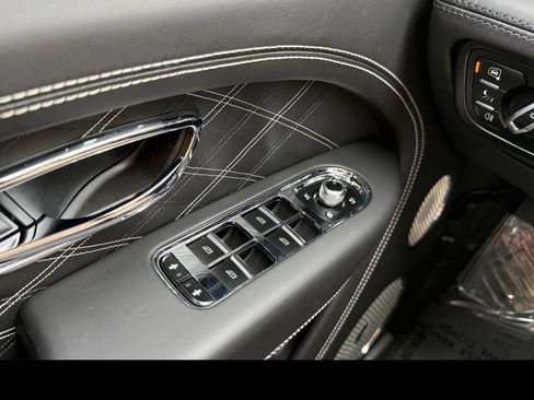 Used 2023 Bentley Bentayga Extended Wheelbase AWD/4WD image 20
