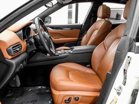 Used 2020 Maserati Levante image 7