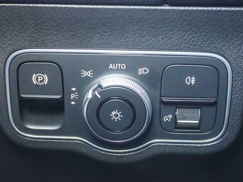 Used 2021 Mercedes-Benz GLA 250 4MATIC image 50