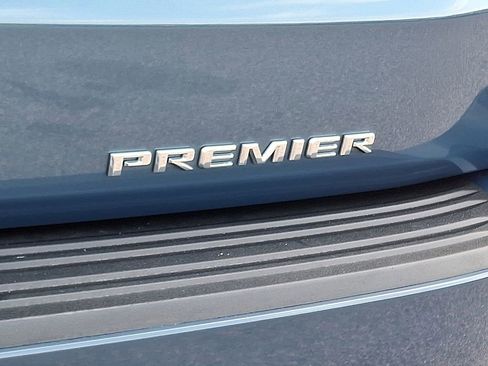 Used 2025 Chevrolet Suburban Premier image 31