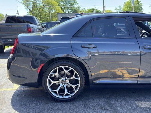 Used 2018 Chrysler 300 S w/ 300S Premium Group RWD image 13