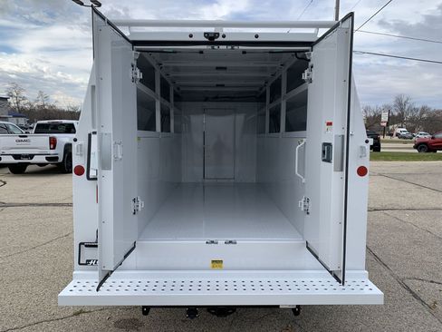 New 2025 GMC Savana 3500 w/ Power Convenience Package RWD image 32