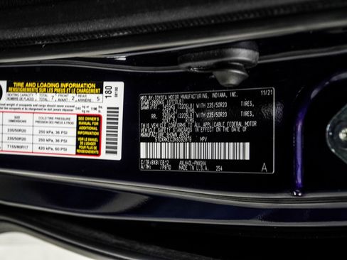 Used 2022 Toyota Sienna XSE image 41