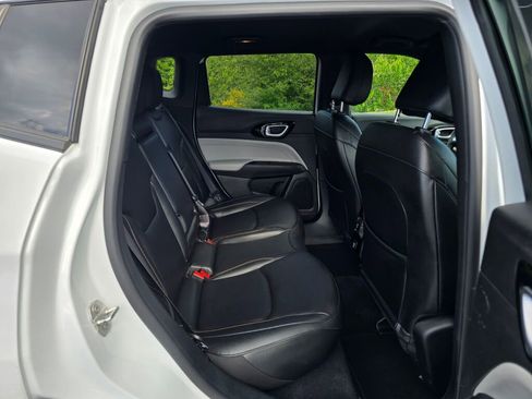 Used 2024 Jeep Compass Limited image 43