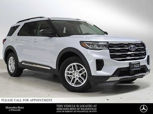Used 2025 Ford Explorer Active AWD/4WD image 1