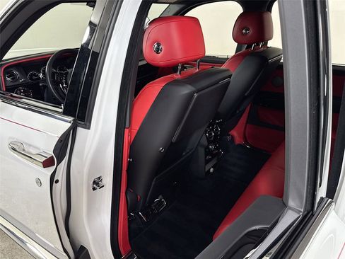 Used 2024 Rolls-Royce Cullinan image 27