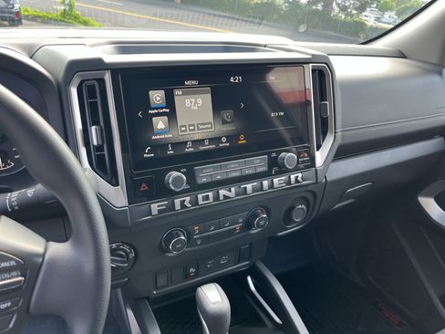 Used 2025 Nissan Frontier SV AWD/4WD image 23