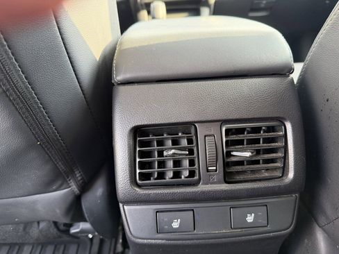 Used 2017 Subaru Outback 2.5i Limited image 16