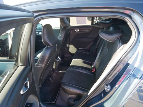 Certified 2022 Volvo XC40 P8 Recharge Ultimate image 11