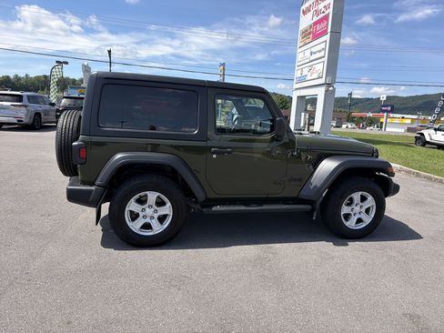 Used 2021 Jeep Wrangler Sport AWD/4WD image 5