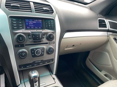 Used 2013 Ford Explorer XLT FWD image 14