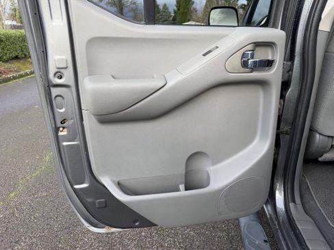Used 2020 Nissan Frontier SV w/ Midnight Edition Floor Mats image 29