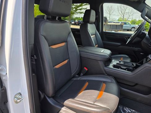 Used 2025 GMC Sierra 2500 AT4 AWD/4WD image 12