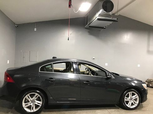 Used 2015 Volvo S60 T5 Premier image 2