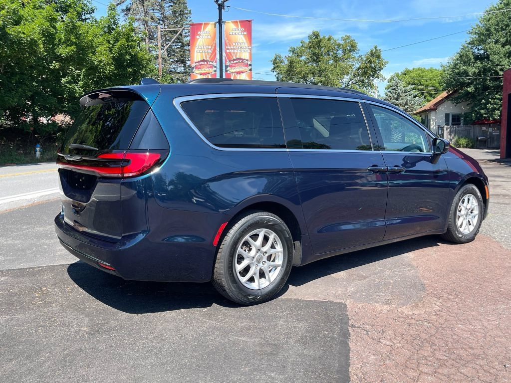 Used 2022 Chrysler Pacifica Touring-L FWD image 6