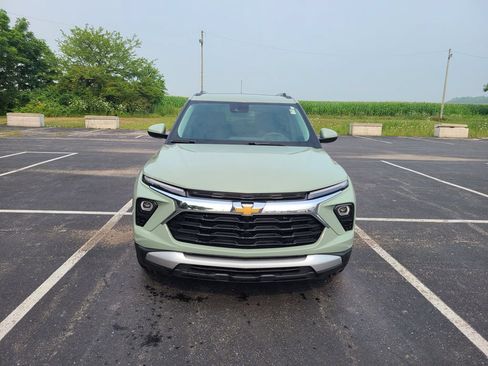 Used 2025 Chevrolet TrailBlazer LT w/ Convenience Package FWD image 2