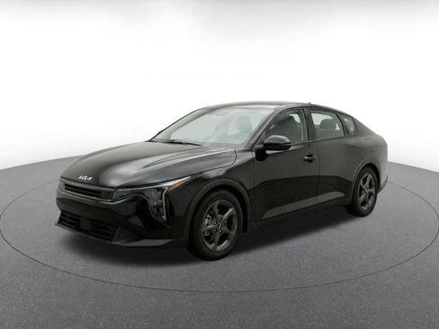 Used 2025 Kia K4 FWD image 3