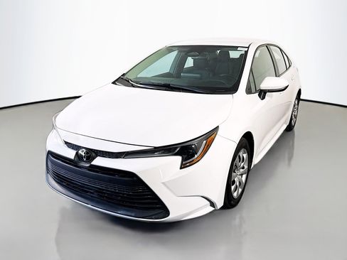 Used 2023 Toyota Corolla LE image 4