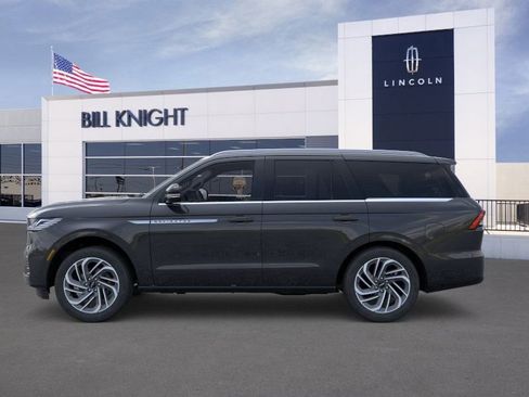 New 2025 Lincoln Navigator Reserve image 3