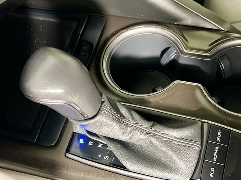 Used 2023 Toyota Camry SE image 24