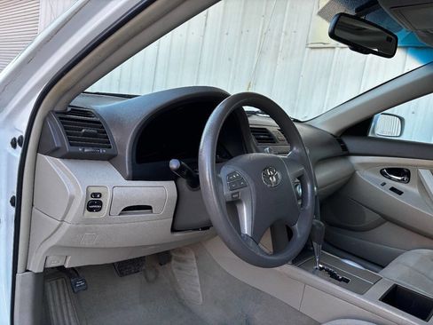 Used 2009 Toyota Camry LE image 10