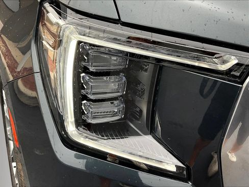 Used 2021 GMC Yukon Denali AWD/4WD image 32