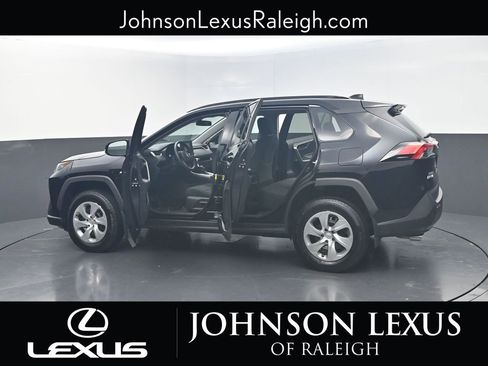 Used 2021 Toyota RAV4 LE image 28